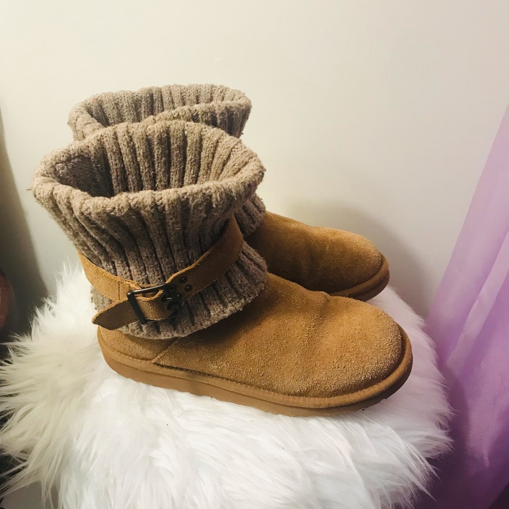 Pre-Own But In Good Condition Ugg Size6 - image 2